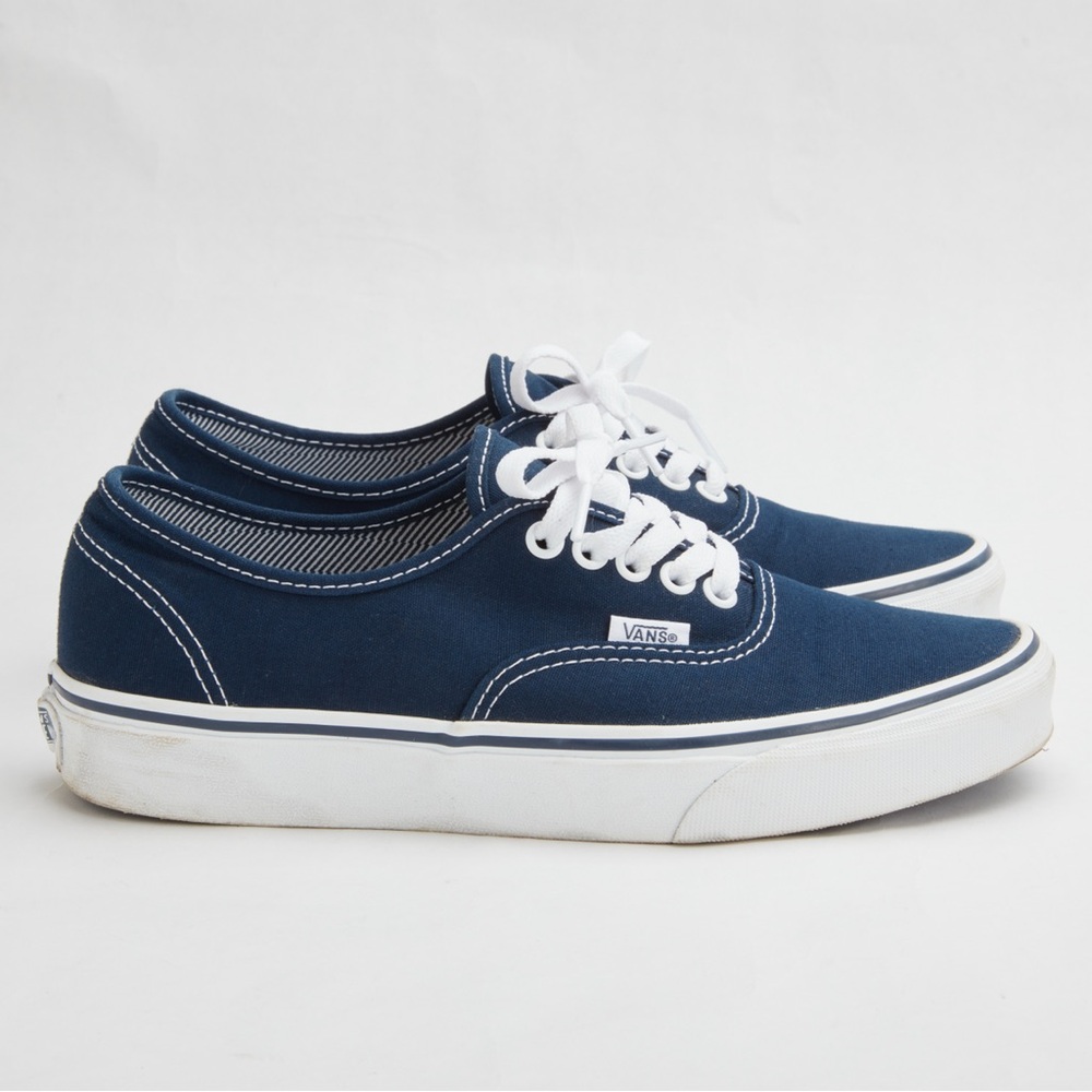 VANS AUTHENTIC NAVY size 7.5